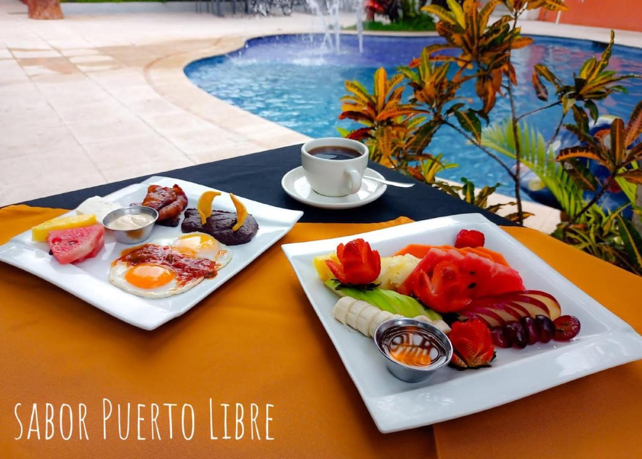 Hotel Puerto Libre Puerto Barrios Exterior photo