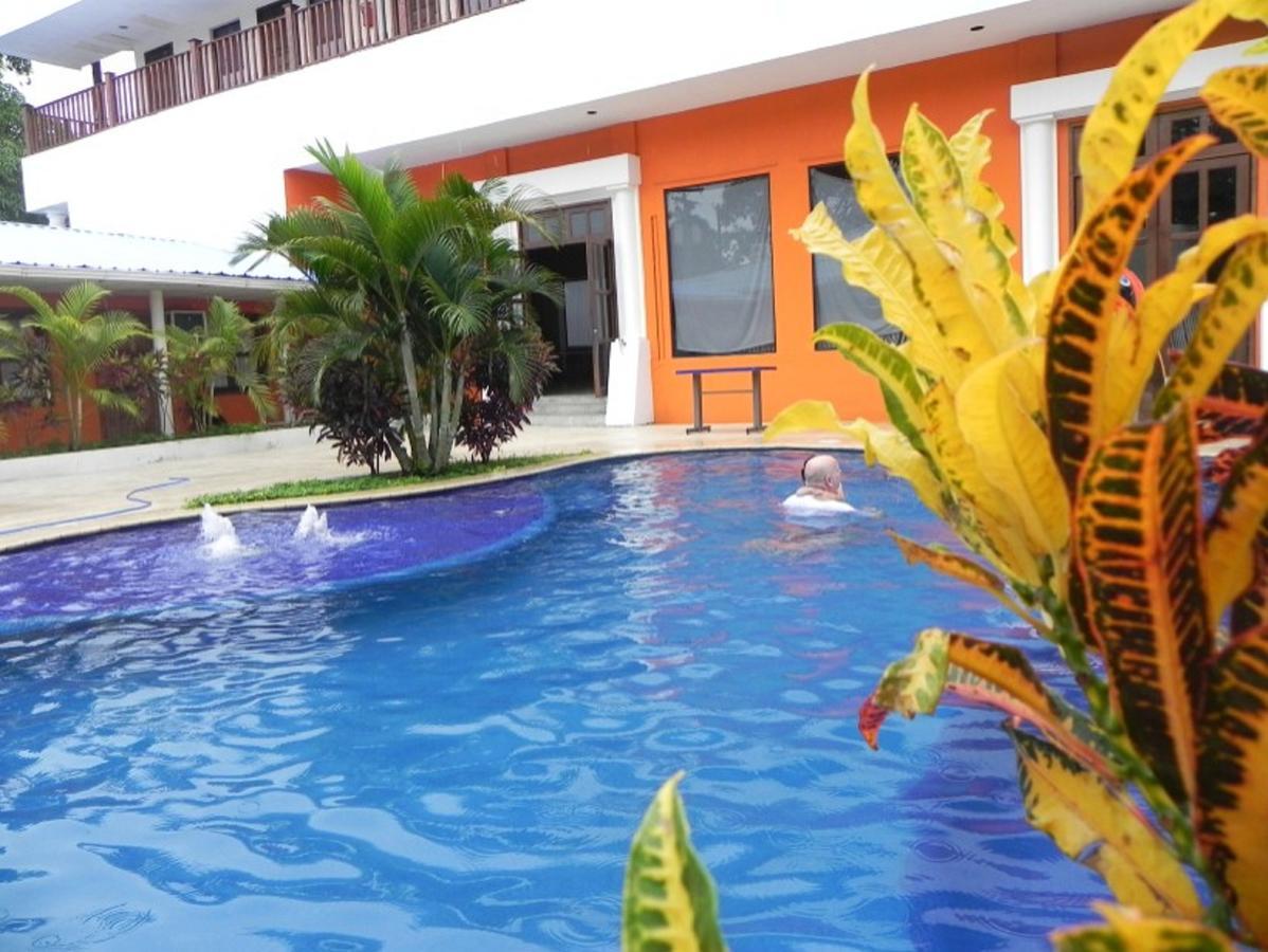 Hotel Puerto Libre Puerto Barrios Exterior photo