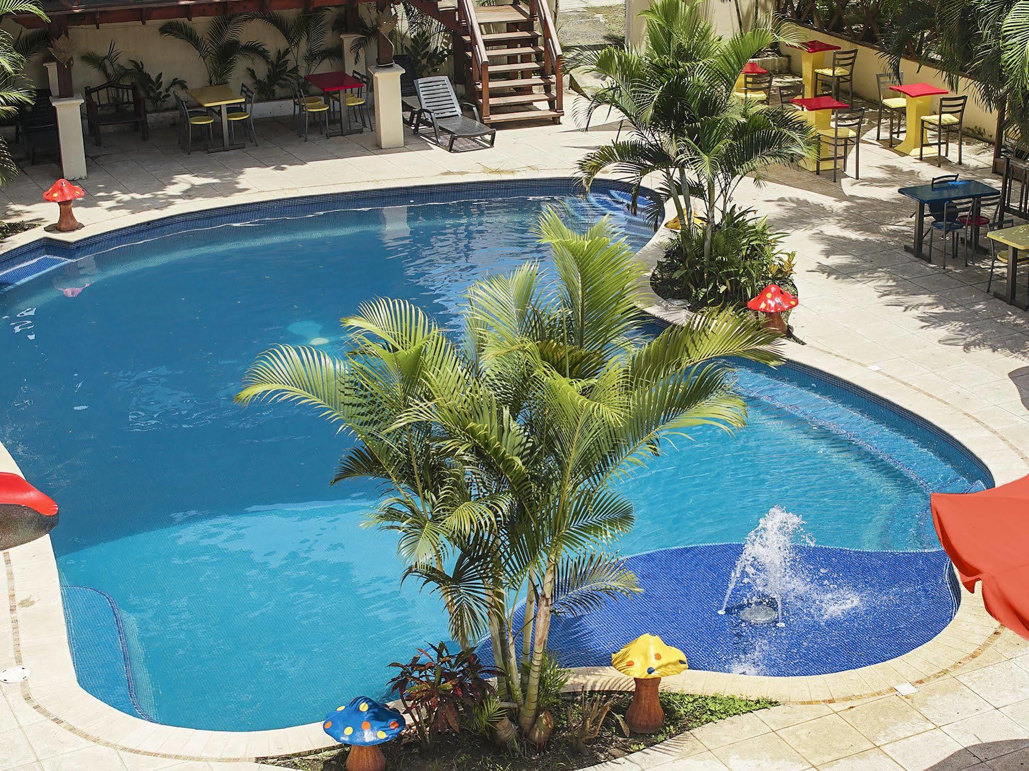 Hotel Puerto Libre Puerto Barrios Exterior photo